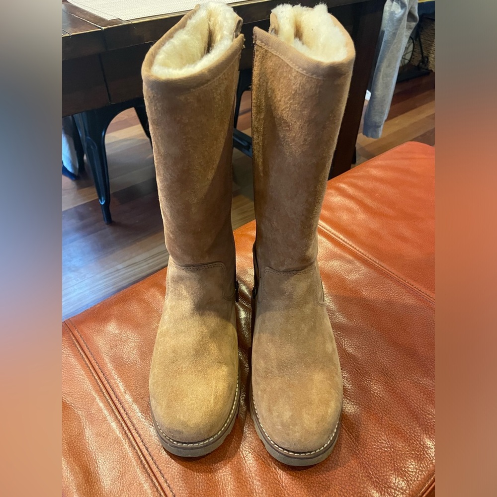 Women UGGs size 7, never worn. New
